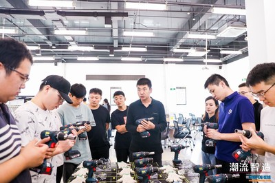 領(lǐng)克華中營(yíng)銷(xiāo)大區(qū)走進(jìn)張家口工廠 親臨“潮流智造”現(xiàn)場(chǎng)，賦能專(zhuān)業(yè)培訓(xùn)之旅